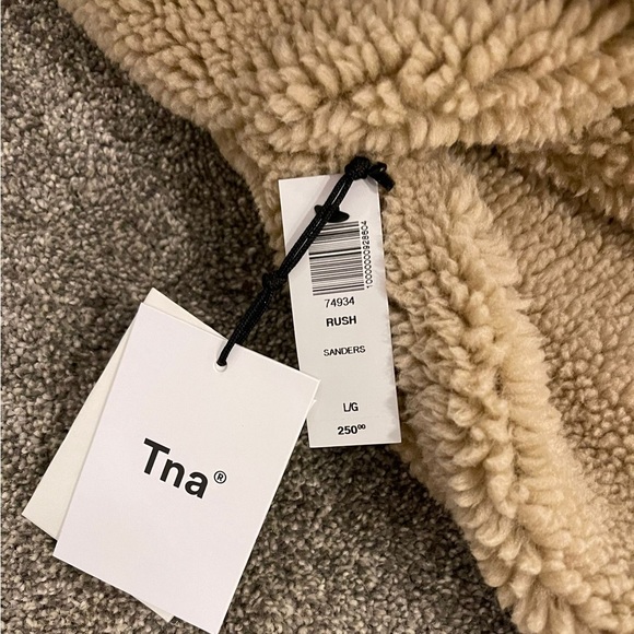 Tna Aritzia Teddy Coat - Size Large - Picture 2 of 4